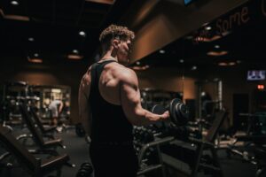 Man doing weightlifting as part of a weight loss and strength training routine